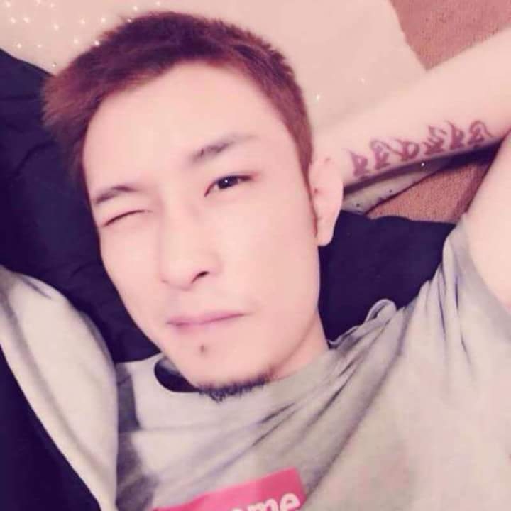 难得拥抱的第一张照片--大庆相亲服务中心