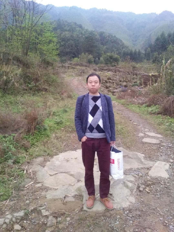 奋斗的第一张照片--大庆相亲服务中心