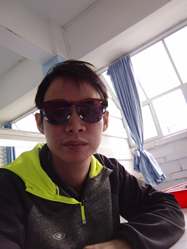 五华移民男的第一张照片--大庆相亲服务中心