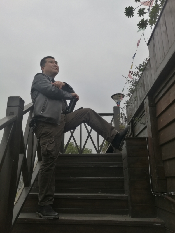 孤单背影的第一张照片--大庆相亲服务中心