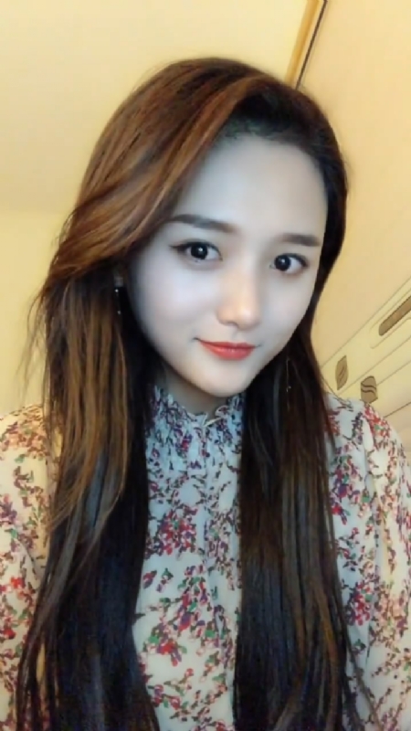 淡然一笑的第一张照片--大庆相亲服务中心