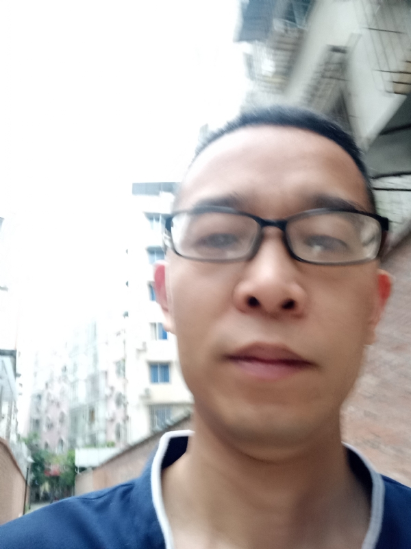眼镜的第一张照片--大庆相亲服务中心