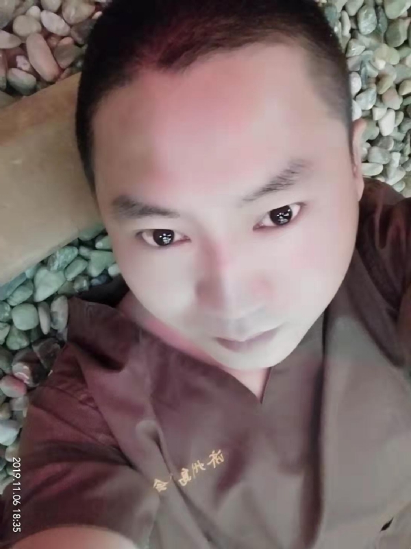 红枫叶的第一张照片--大庆相亲服务中心
