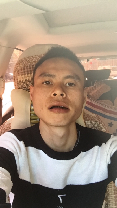 小何的第一张照片--大庆相亲服务中心