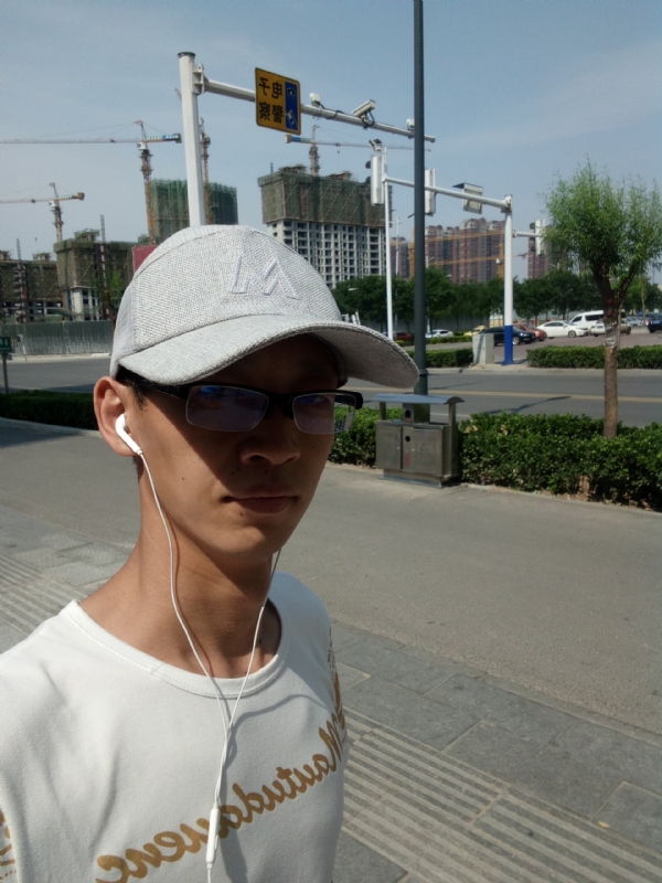 挥一挥手什么都没有的第一张照片--大庆相亲服务中心