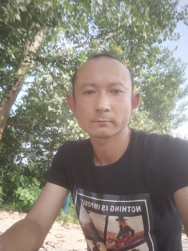 80大叔的第一张照片--大庆相亲服务中心