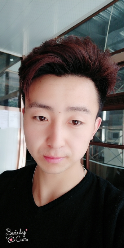 拼命微笑的第三张照片--大庆相亲服务中心