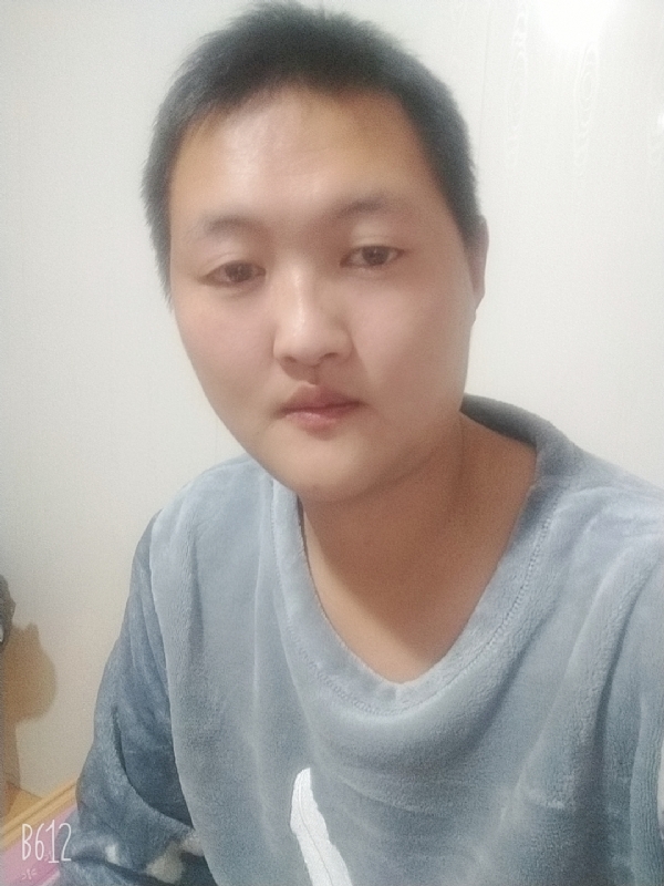 烟圈里透着伤的第二张照片--大庆相亲服务中心