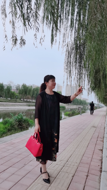 周本玲的第一张照片--大庆相亲服务中心