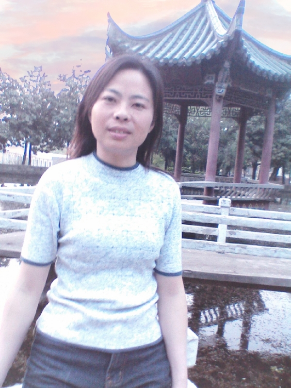 小草的第三张照片--大庆相亲服务中心