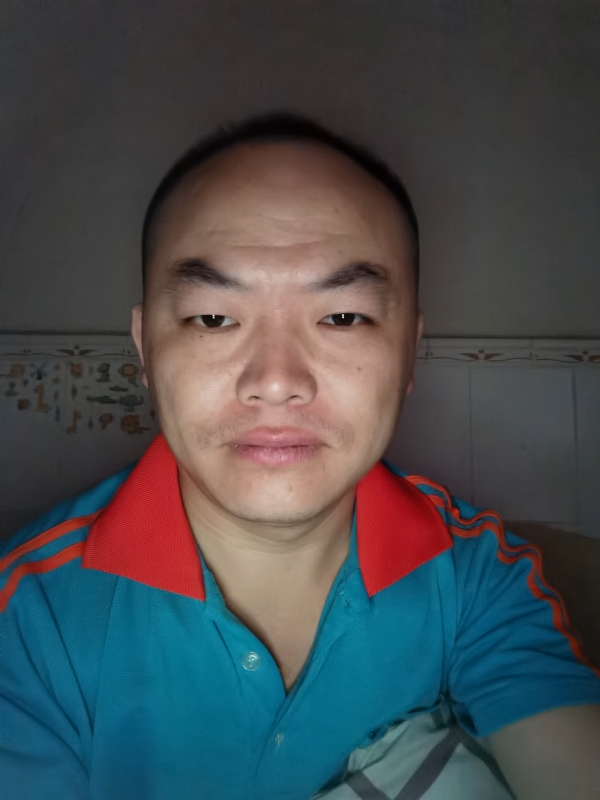 与子携老的第三张照片--大庆相亲服务中心
