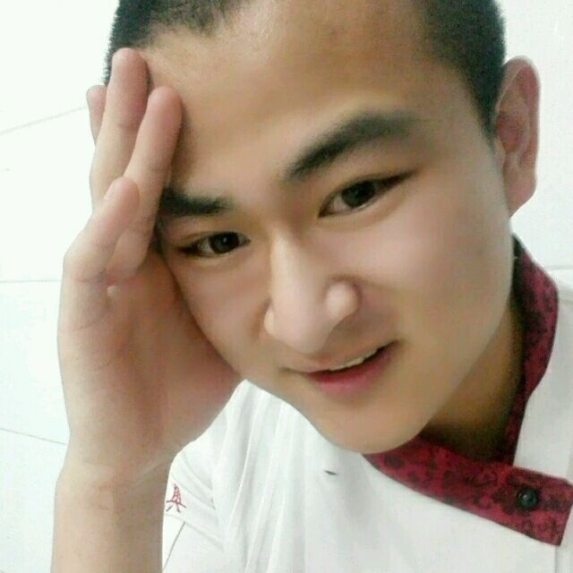 人潮拥挤的第一张照片--大庆相亲服务中心