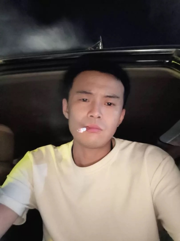 爱睡觉的土拨鼠的第一张照片--大庆相亲服务中心