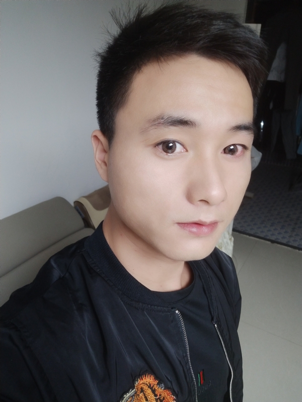何凡的第三张照片--大庆相亲服务中心