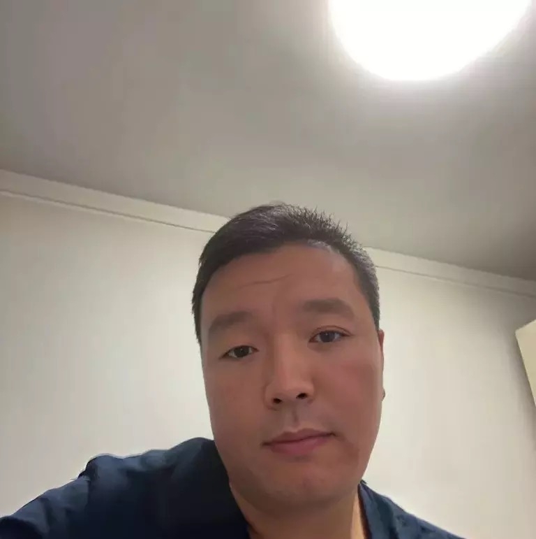 穿唐装的松鼠的第一张照片--大庆相亲服务中心
