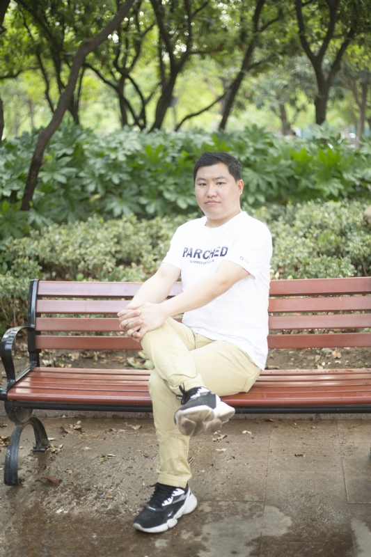 抱着鱼睡觉的猫的第一张照片--大庆相亲服务中心