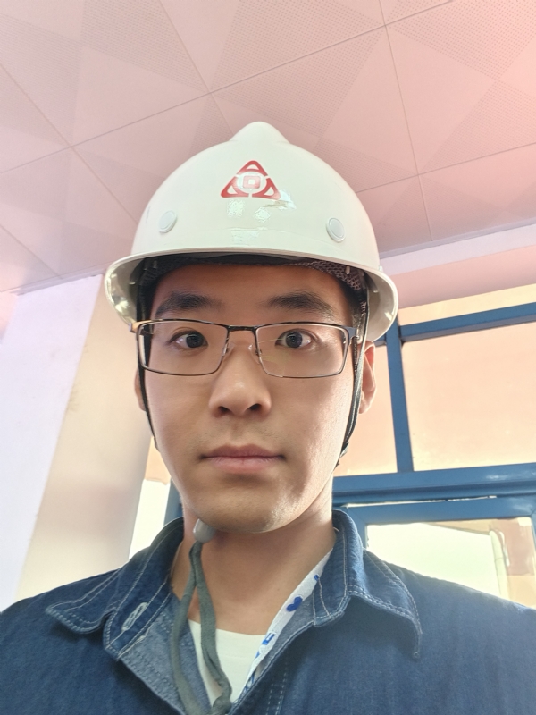 何鹏宇的第二张照片--大庆相亲服务中心