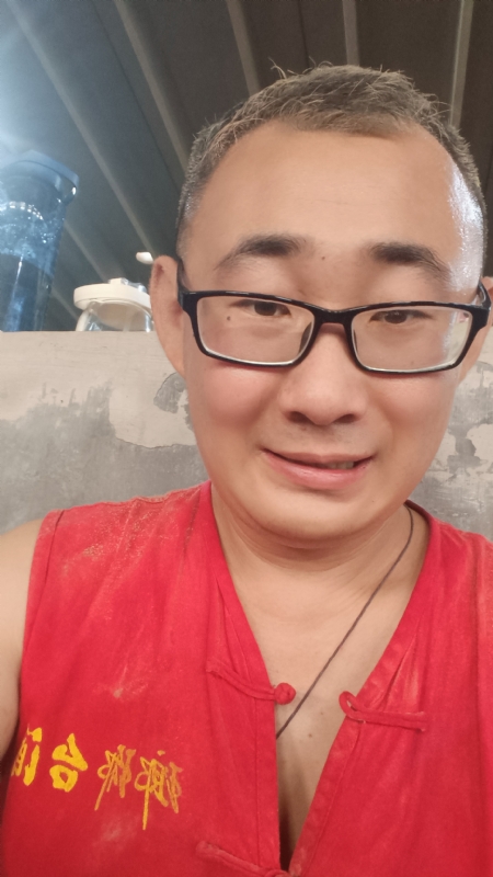 黑黑一笑的第二张照片--大庆相亲服务中心
